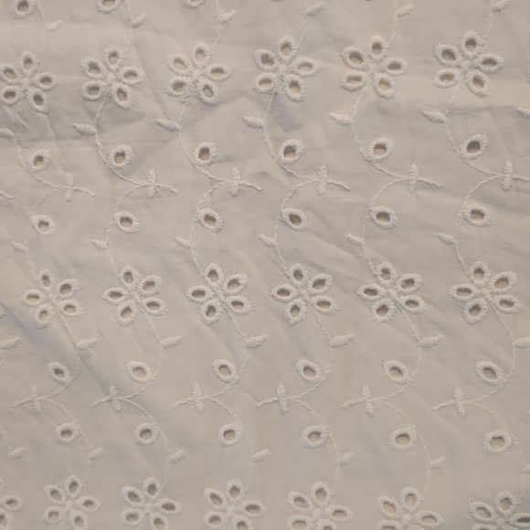 Kendall & Kylie White Eyelet Skirt. Size M - Picture 2 of 6